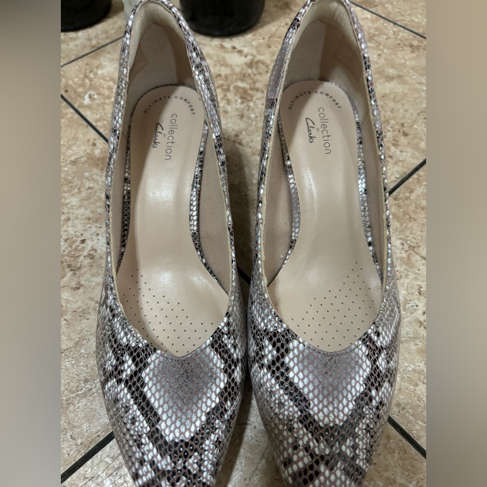 Clarks Linvale Jerica Pumps In Natural Snake Size… - image 3